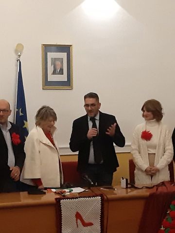 Convegno sulla violenza contro le donne — opera “No Violence”