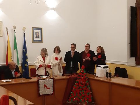 Convegno sulla violenza contro le donne — opera “No Violence”